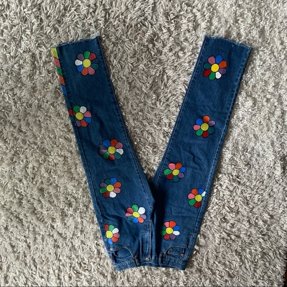 Hand painted flower jeans - Picture 2 of 5